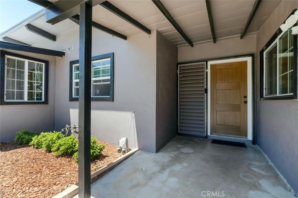 Photo of 18027 Hatton Street, Reseda, CA 91335 (MLS # SR26092345)