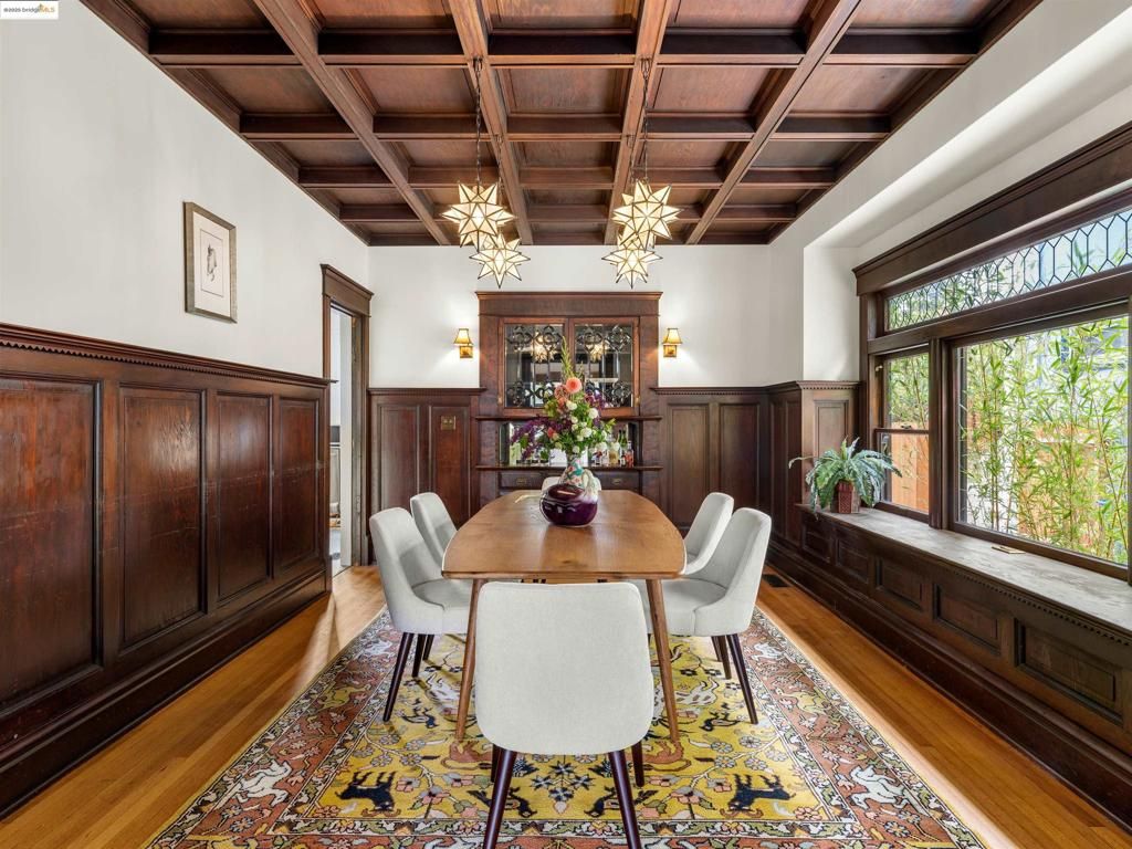 listing image 130722400426783396663