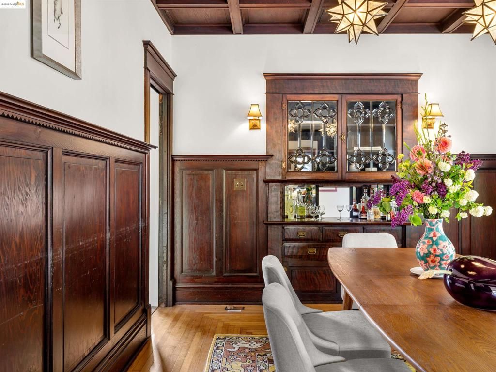 listing image 130721597443057861203
