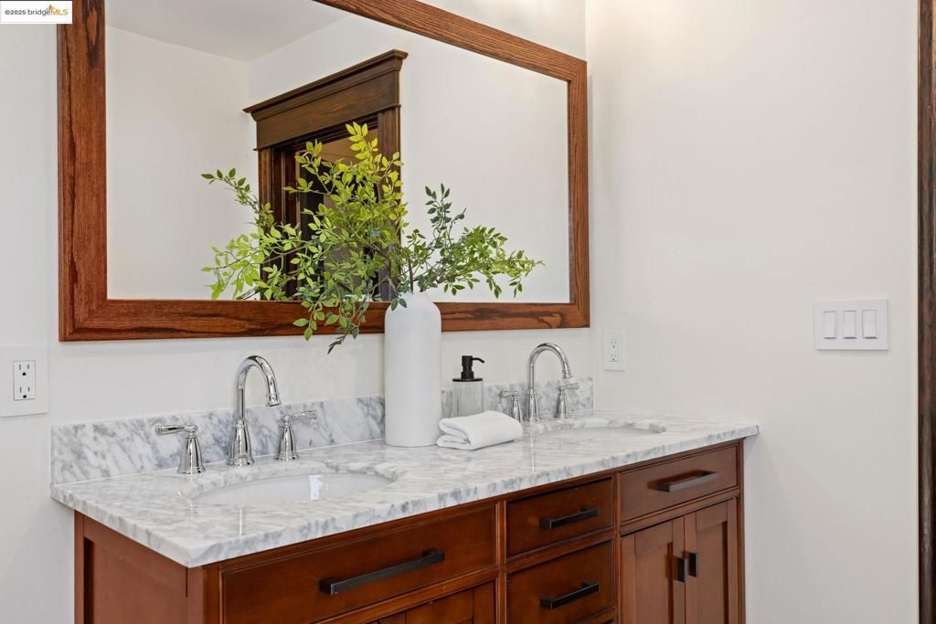 listing image 130728700255918220874
