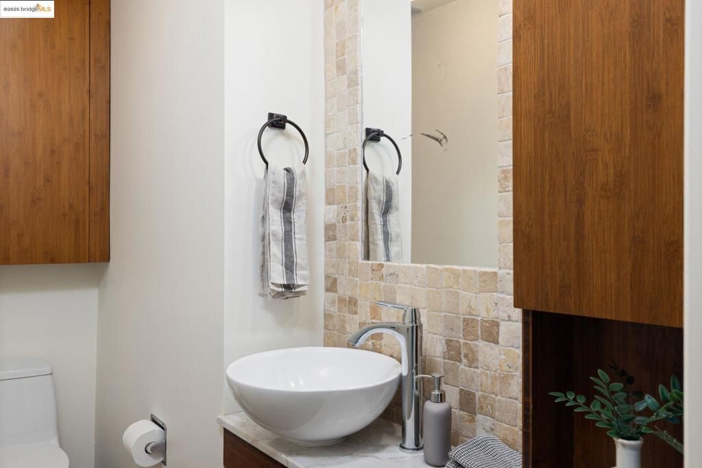 listing image 130720943968416699921