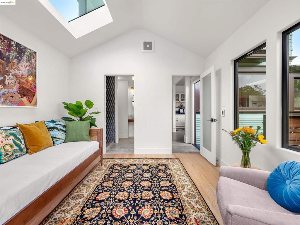 listing image 130720106843645078648
