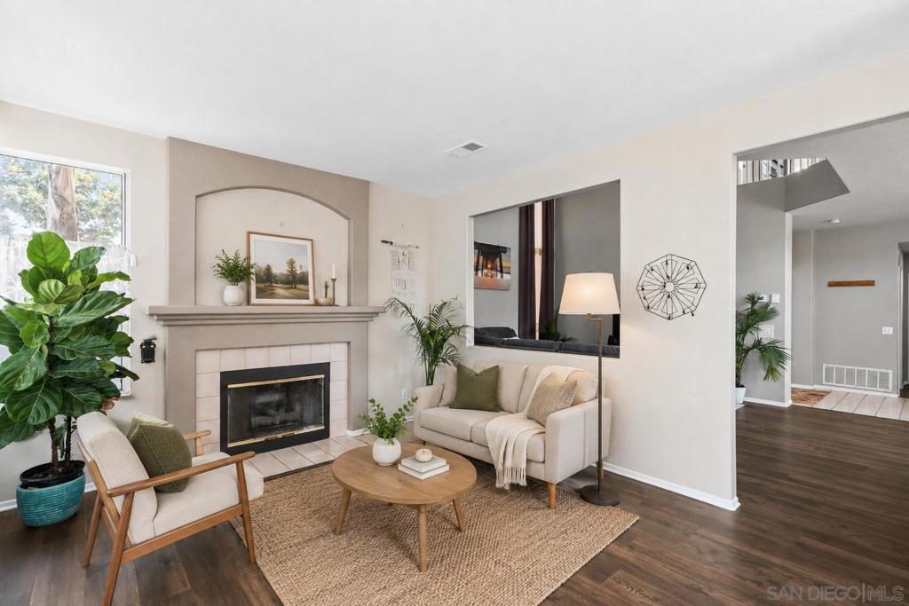 1593 Avenida Guillermo