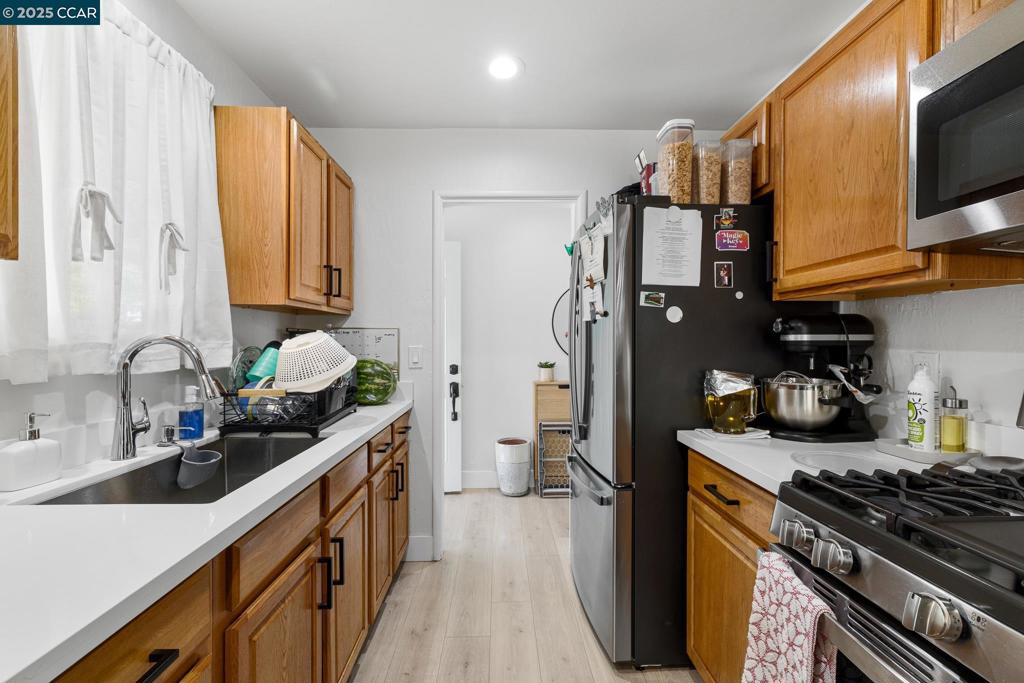 1652 DEEMS ST.