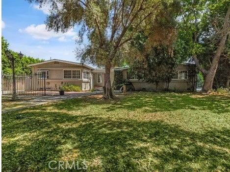 Photo of 5504 Tyrone Avenue, Sherman Oaks, CA 91401 (MLS # SR26132354)