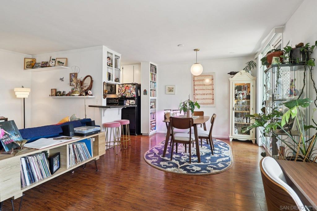 1907 Robinson Ave 105