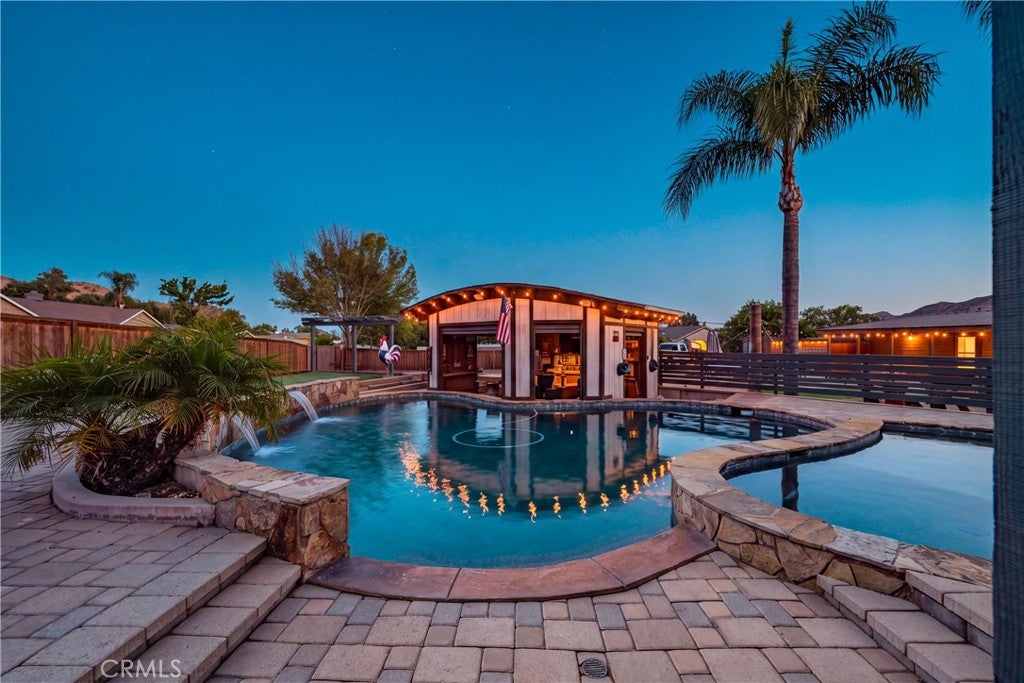 6616 Landfair