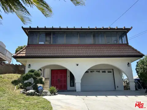 MLS: 26843505