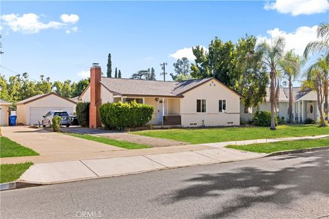 Photo of 424 Roosevelt Ave Ave, Pomona, CA 91767 (MLS # WS25167216) Photo of 424 Roosevelt Ave Ave, Pomona, CA 91767 (MLS # WS25167216)