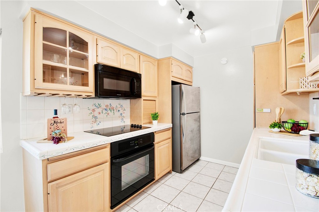 3707 E Livingston 303