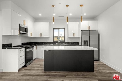 Photo of 1920 S Sherbourne Drive #1/2, Los Angeles, CA 90034 (MLS # 26664497)