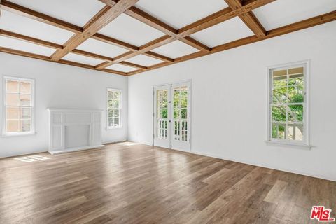 Photo of 140 S Camden Drive #202, Beverly Hills, CA 90212 (MLS # 26650929)