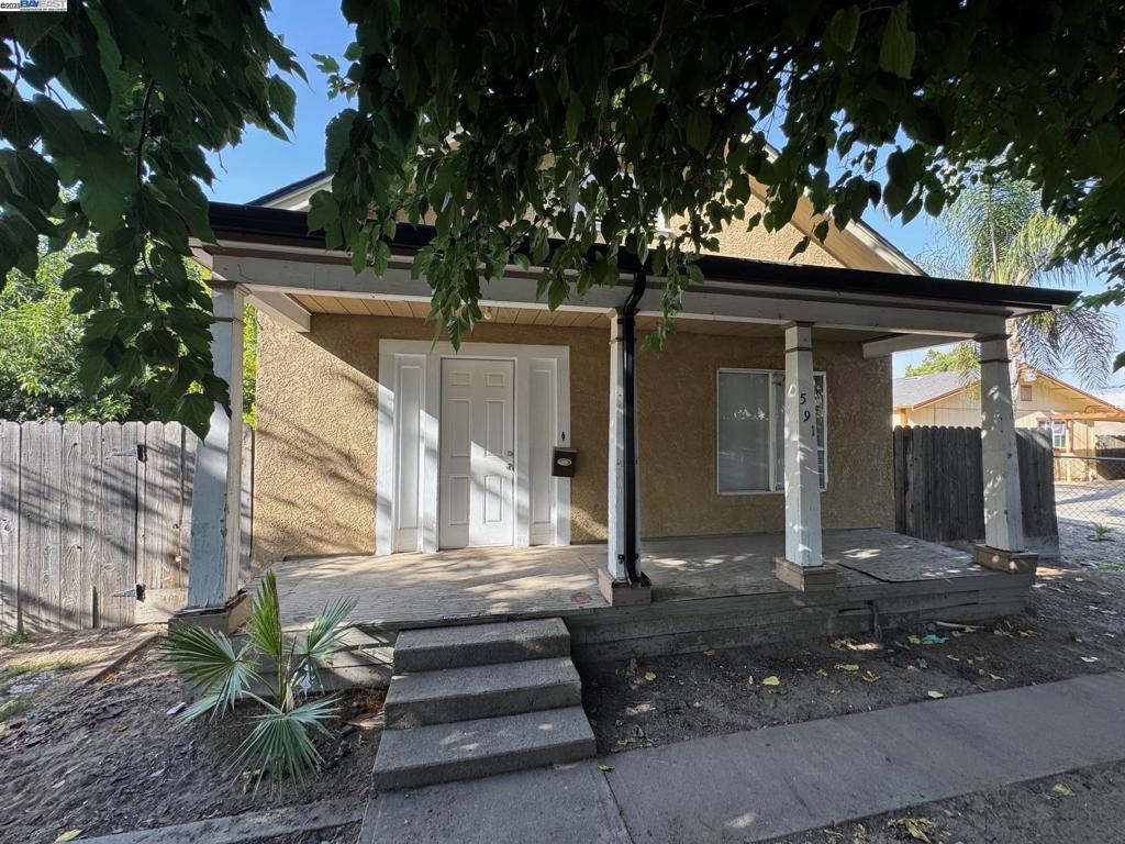 An unique and one-of-a-kind opportunity to own a fully renovated single-family home located in heart of Turlock. high ceiling's, large front/back yard, new roof, and much more! must see!