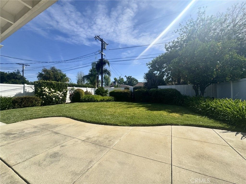 Photo of 5832 Bevis Ave, Van Nuys, CA 91411 (MLS # SR26071731)