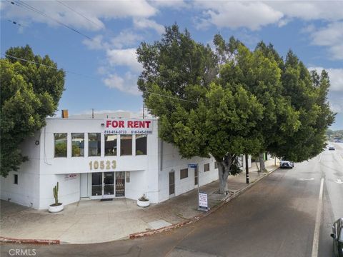 Photo of 10523 Burbank Boulevard #203, North Hollywood, CA 91601 (MLS # BB25161323) Photo of 10523 Burbank Boulevard #203, North Hollywood, CA 91601 (MLS # BB25161323)