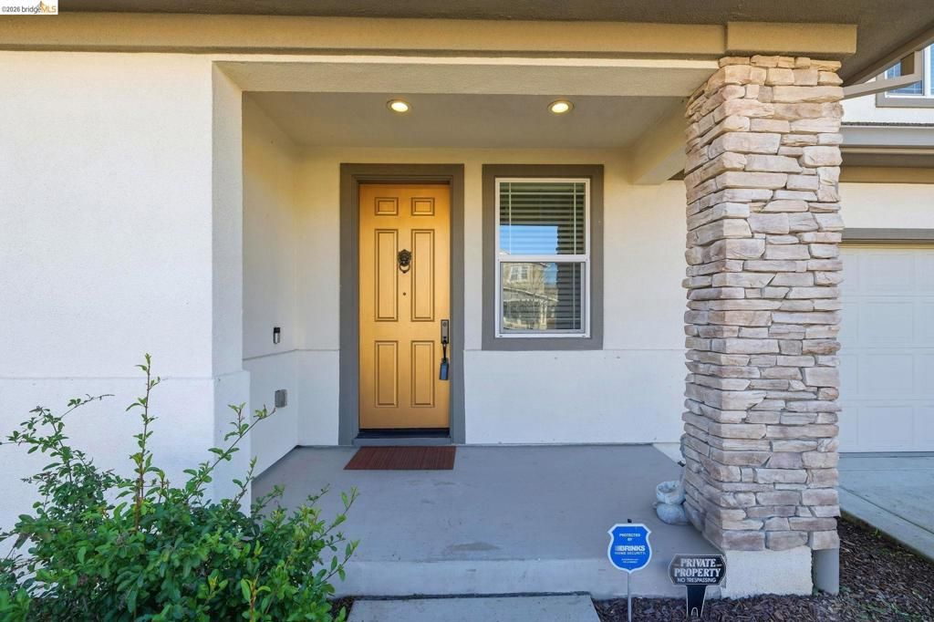 Photo of 809 809 Bluestone Dr Dr, Oakley, CA 94561 (MLS # 41122133)