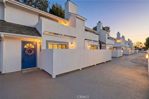 Photo of 7304 Balboa Blvd #C, Lake Balboa, CA 91406 (MLS # SR26102150)
