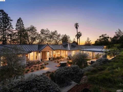 Photo of 12700 Skyline Blvd, Oakland, CA 94619 (MLS # 41129888)