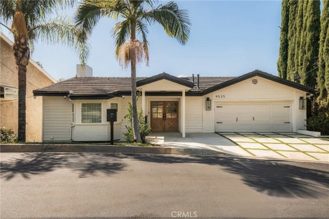 Photo of 4825 Galendo Street, Woodland Hills, CA 91364 (MLS # SR26207282)