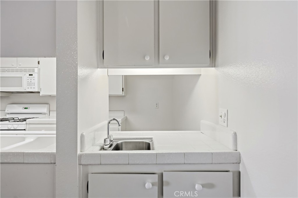 2501 S El Camino Real 23