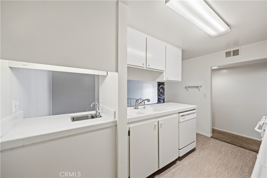 2501 S El Camino Real 23