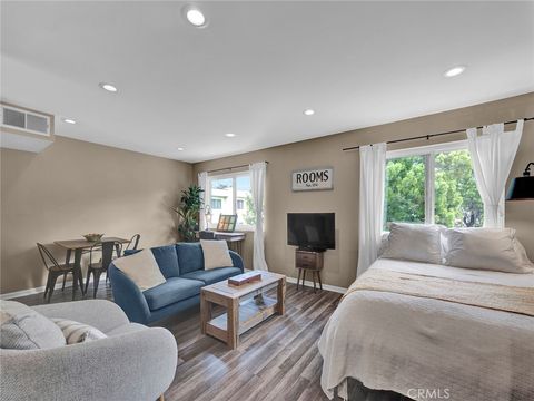 Photo of 11813 Runnymede Street #44, North Hollywood, CA 91605 (MLS # BB25243718) Photo of 11813 Runnymede Street #44, North Hollywood, CA 91605 (MLS # BB25243718)