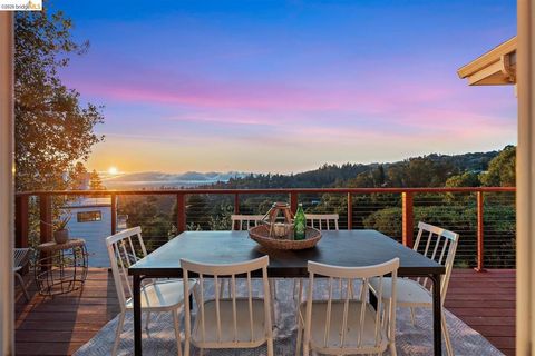 Photo of 6741 Snake Rd, Oakland, CA 94611 (MLS # 41130960)