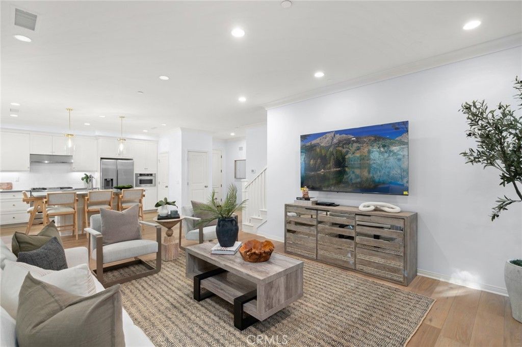 listing image 130728504676787926089