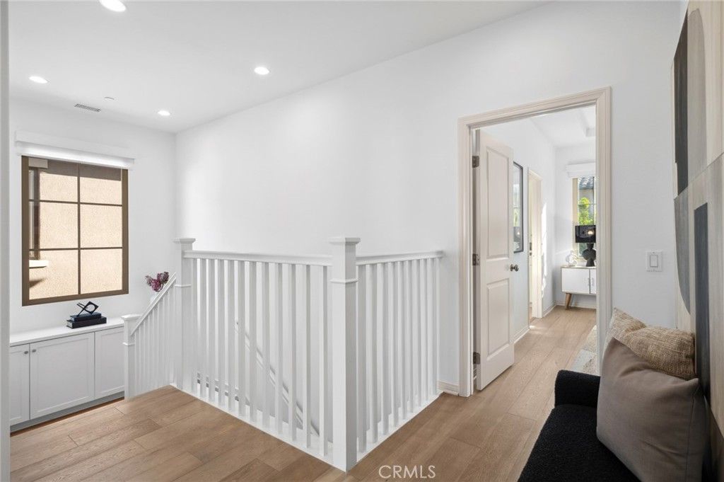 listing image 130721821607906838928