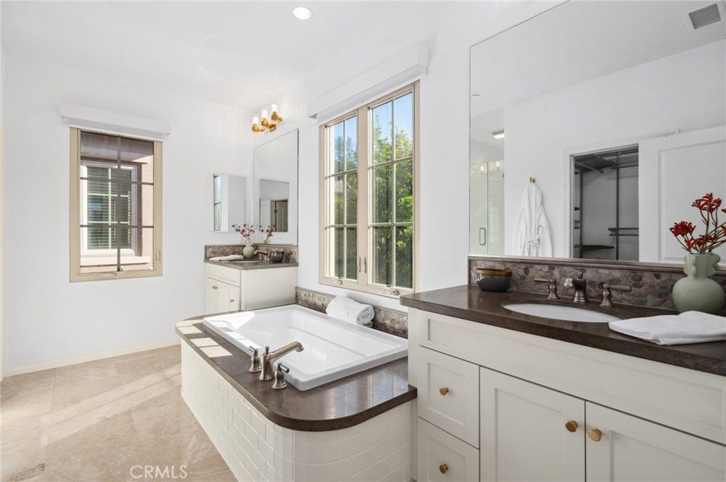 listing image 130724255473707070742