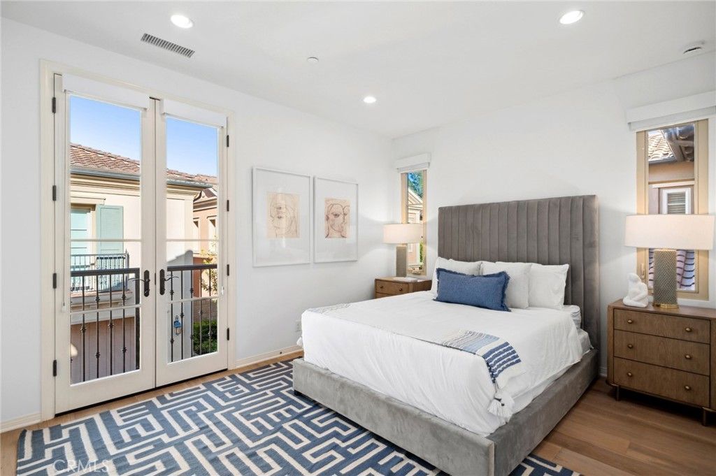 listing image 130720820839406980775