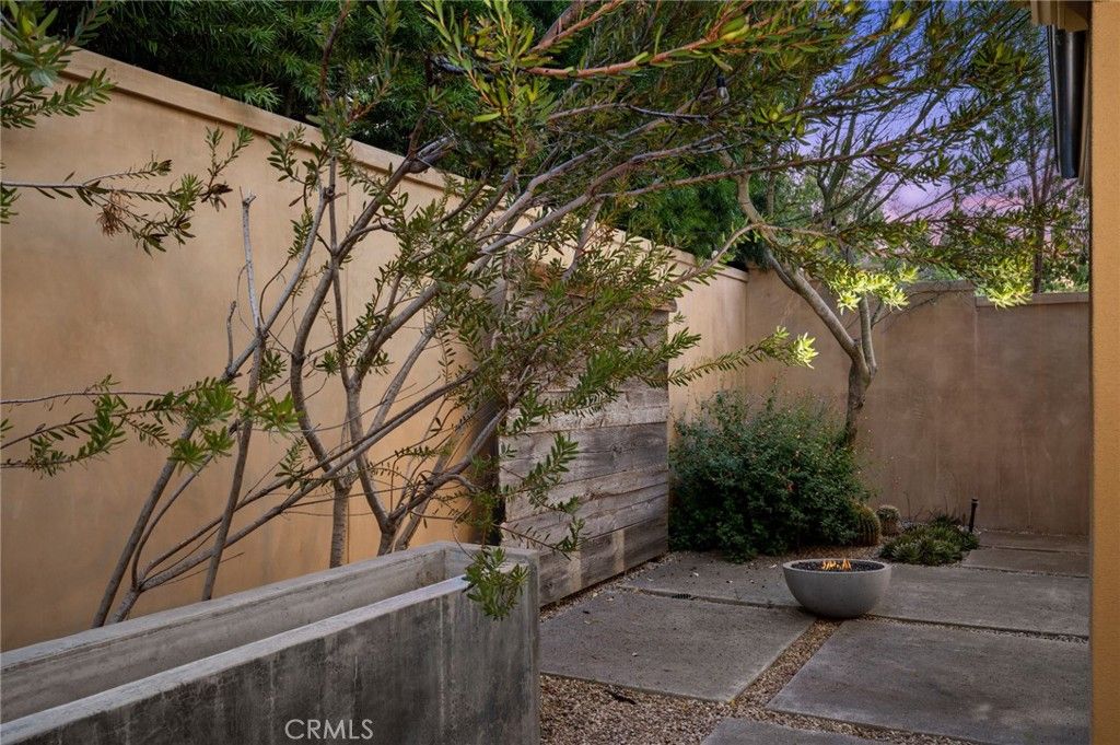 listing image 130727271966984472310