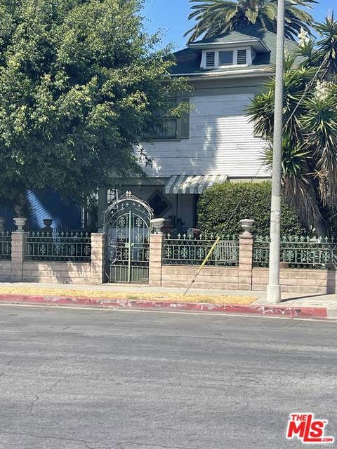 Photo of 1125 W 22nd Street, Los Angeles, CA 90007 (MLS # 26882371)