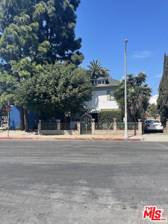 1125 W 22nd Street, Los Angeles CA 90007