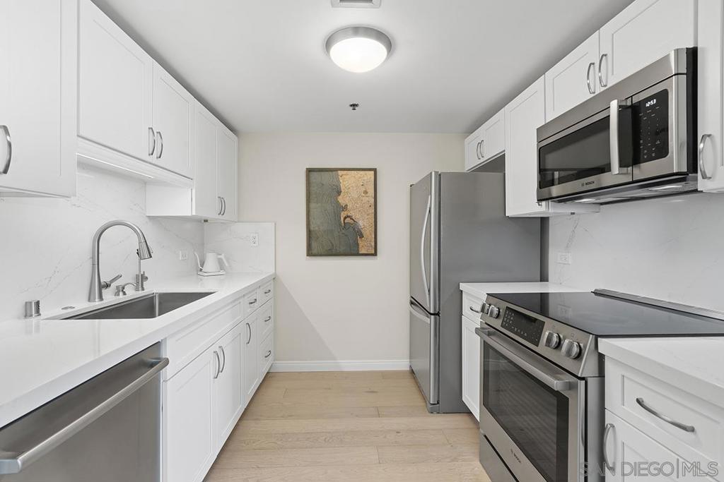 425 W Beech Street 1201