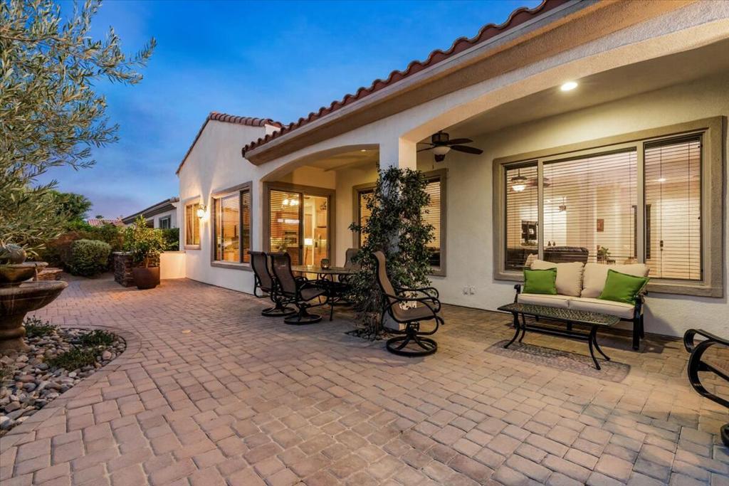 40426 Calle Estela