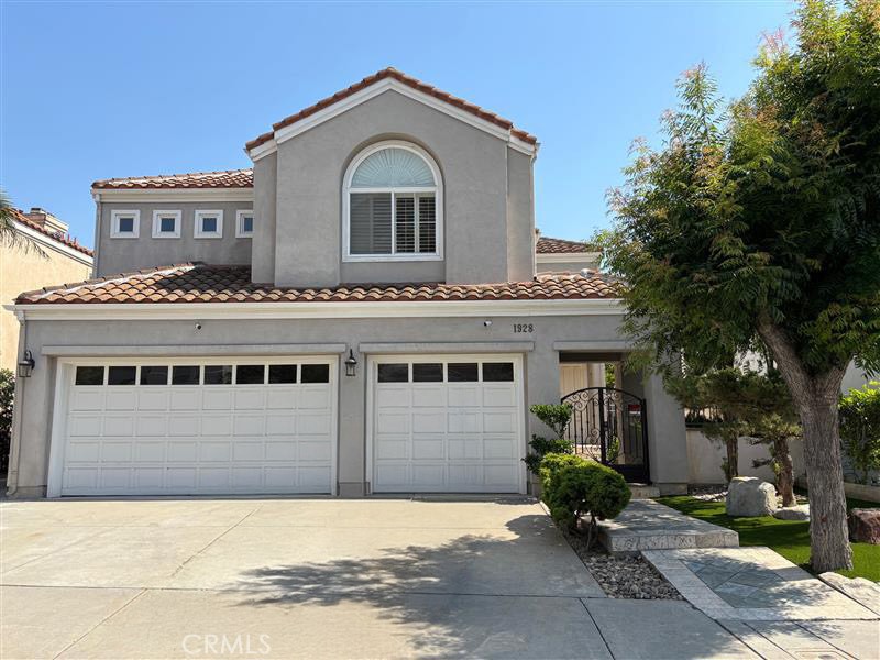 This spacious four-bedroom, three-bathroom residence offers a bright and inviting atmosphere, featuring soaring ceilings and wall-sized windows that flood the home with natural light. The formal living and dining areas flow seamlessly into the backyard, while the family room connects to an open-concept kitchen equipped with a granite cooktop, center island, and elegant plantation shutters.
Enjoy premium finishes, including marble and hardwood flooring throughout. A gated front porch welcomes you in, and the private backyard boasts a sparkling pool with serene canyon views—perfect for relaxing or entertaining.