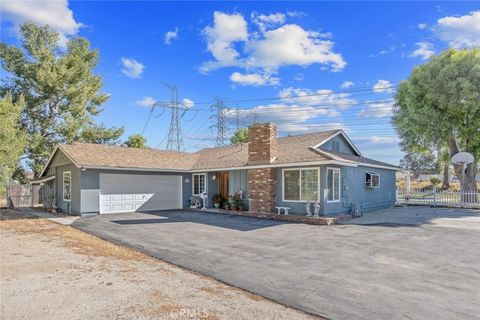 Photo of 27971 Featherstar Ave, Saugus, CA 91350 (MLS # SR26080561)