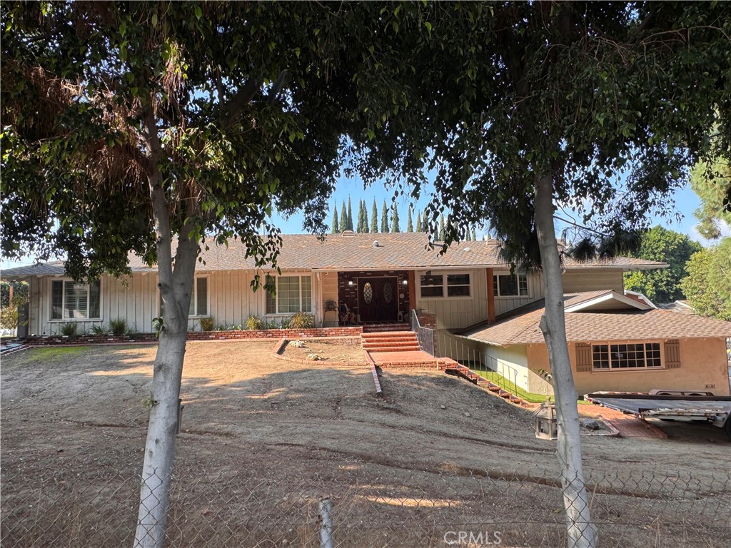 5981 Lakeview Avenue