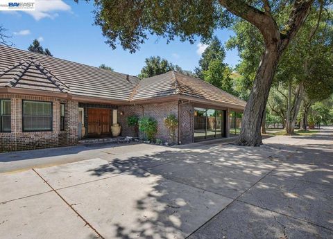 Photo of 227 Kilkare Rd Rd, Sunol, CA 94586 (MLS # 41130338)