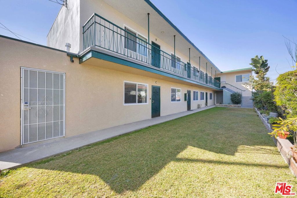 7512 California Avenue