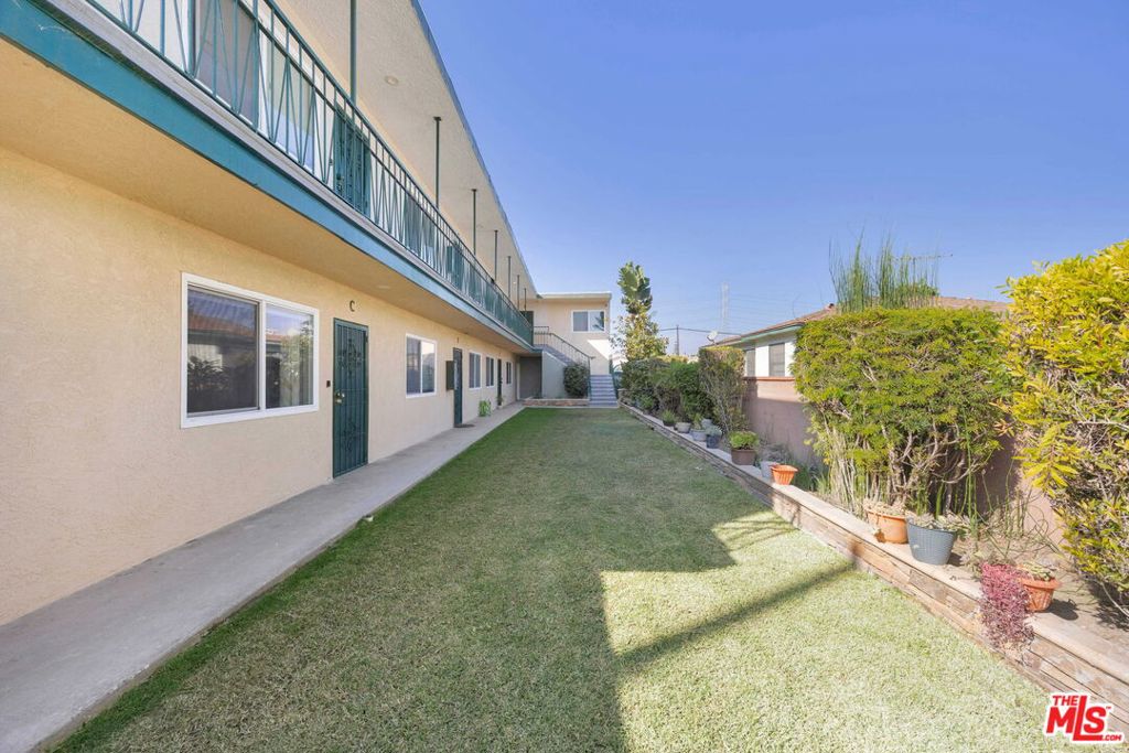 7512 California Avenue