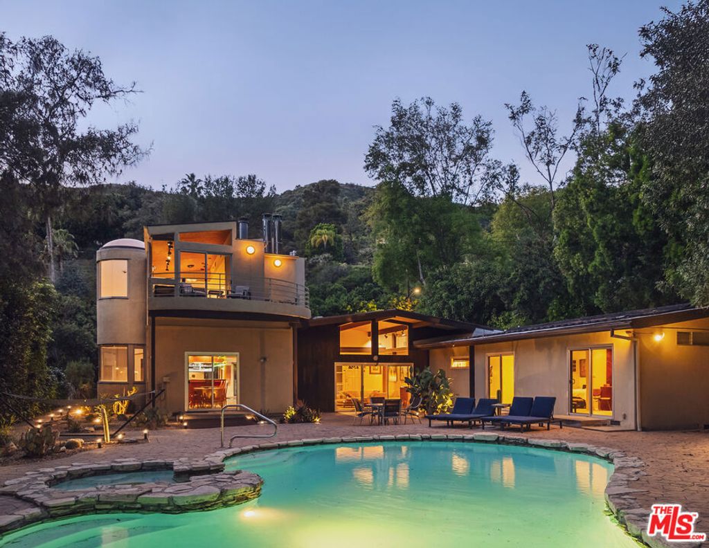 Photo of 13044 Sky Valley Road, Los Angeles, CA 90049 (MLS # 26665413)