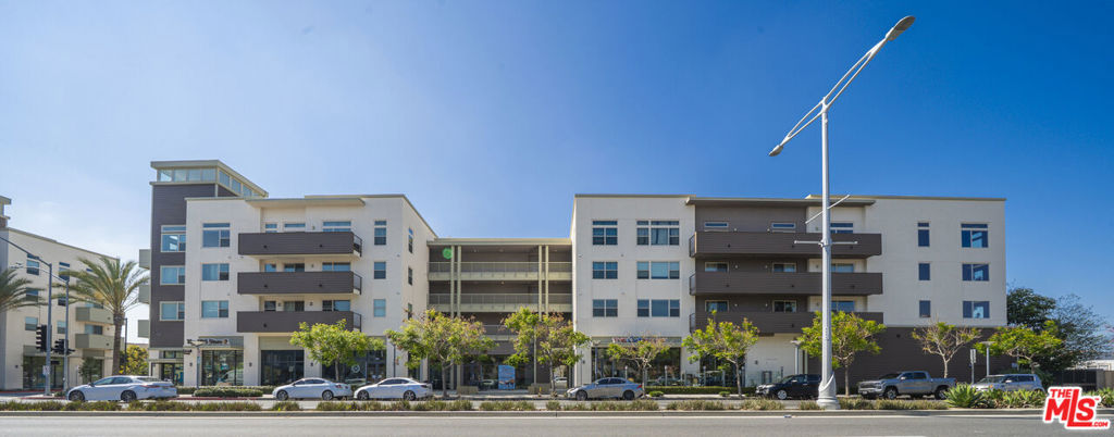 552 E Carson Street 408