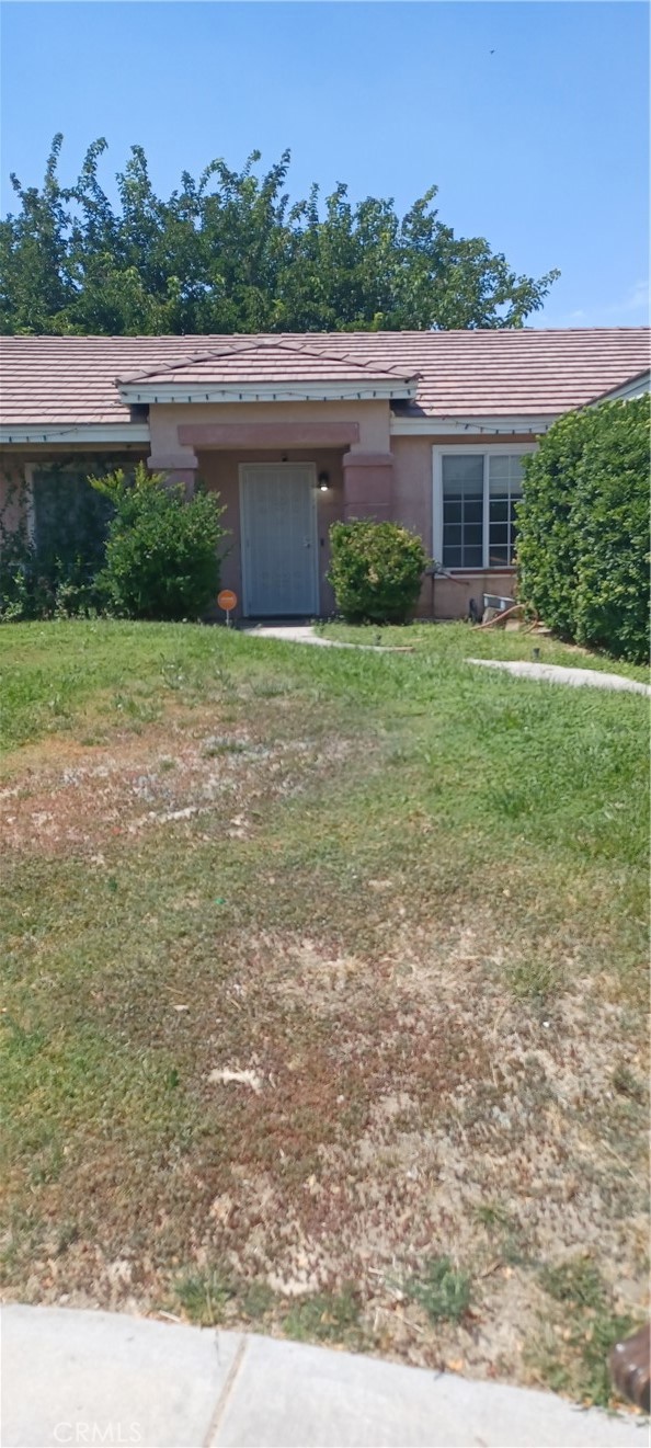Cute single story property on near the end of a cull de sac, ideal for quiet living. Close to shopping and restaurants. Well taken care of and recently updated. Will be available for showing soon. Screened in patio outback to enjoy the night air. Spacious rooms, open concept. Possible RV Access. Shown by appointment only. Large storage shed out back.