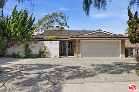 Photo of 4029 Via Valmonte, Palos Verdes Estates, CA 90274 (MLS # 26876515)