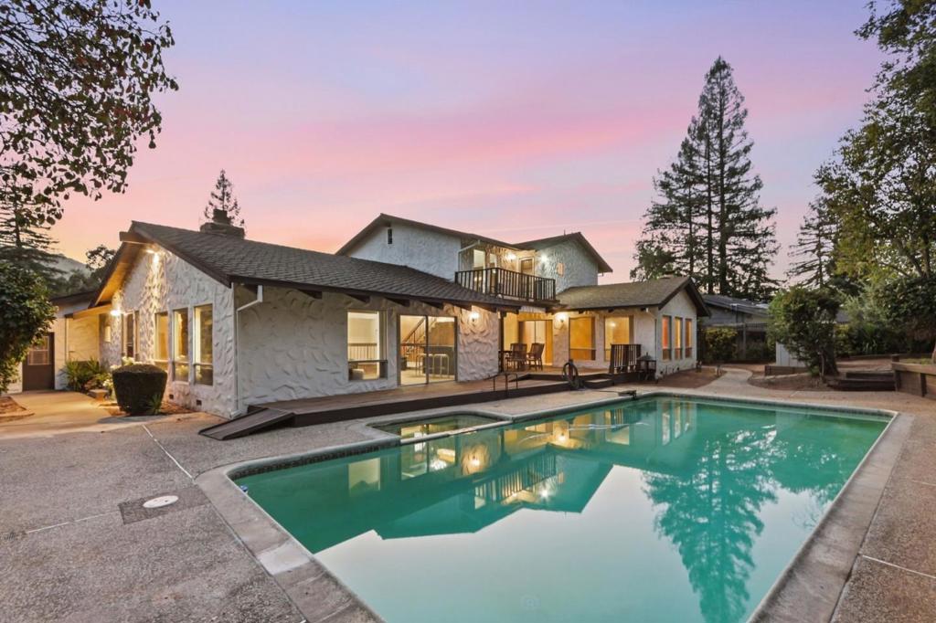 1306 Hillcrest Drive