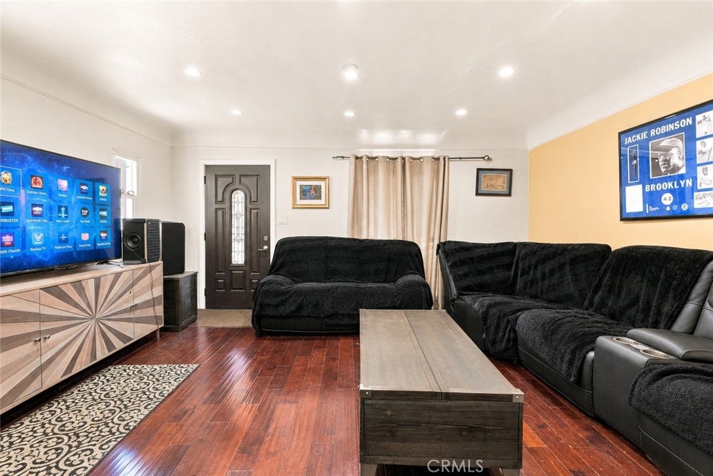 8701 Menlo