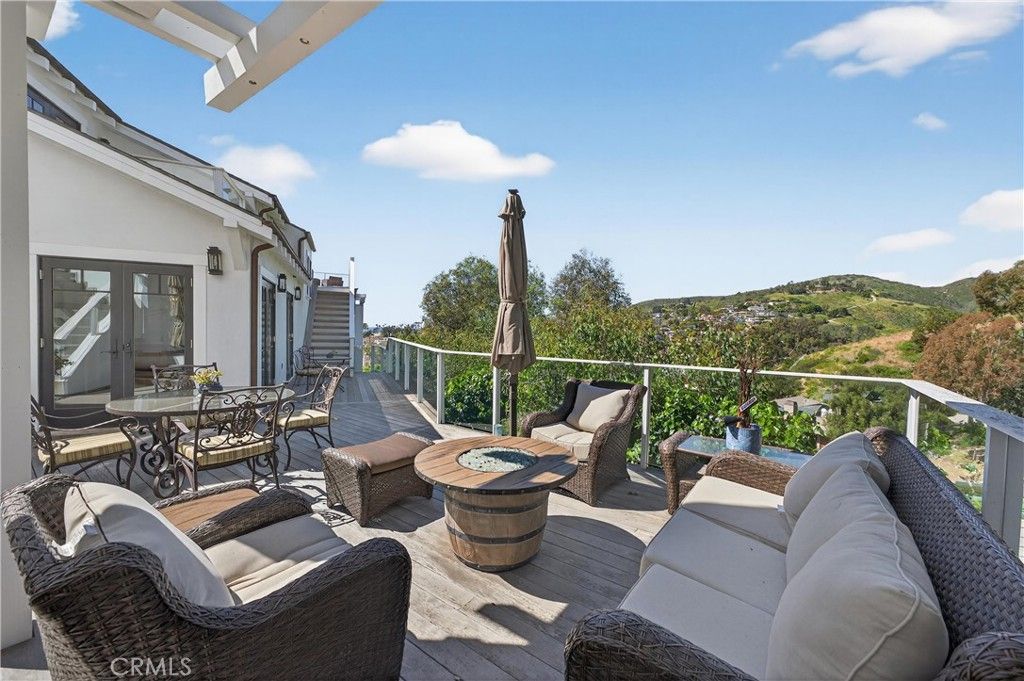 Photo of 405 Blumont Street, Laguna Beach, CA 92651 (MLS # OC26028801)