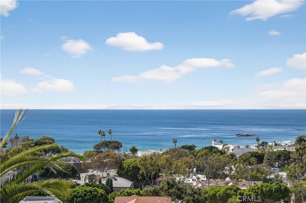 Photo of 405 Blumont Street, Laguna Beach, CA 92651 (MLS # OC26028801)